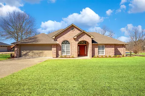 247 Spring Lake Dr, Mineola, TX 75773