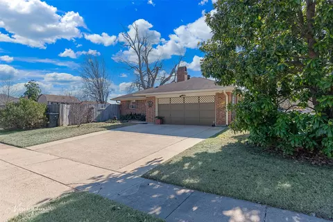 4901 Longstreet Pl, Bossier City, LA 71112