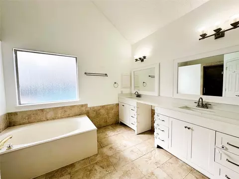 Bath - 1024 E Grubb Dr, Mesquite, TX 75149 photo 1 of 2