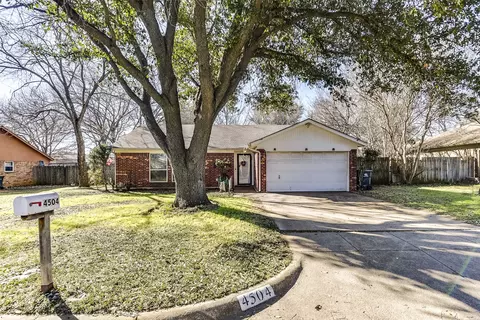 4504 Woodcreek Dr, Arlington, TX 76016