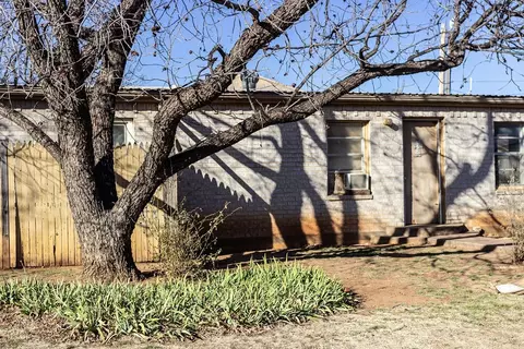 1216 W 4th St, Baird, TX 79504