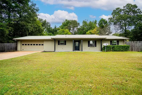 1217 Lakeview Dr, Lone Star, TX 75668