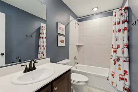 Bath - 7029 Adderly Rd, Pilot Point, TX 76258 photo 2 of 2