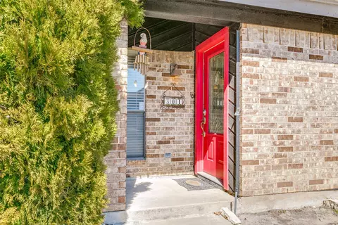 301 Mountain View Ct, Bedford, TX 76021
