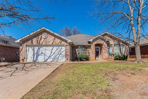 611 Coal Creek Dr, Mansfield, TX 76063