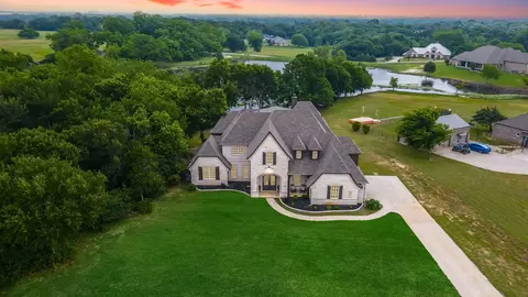 38 Oak Creek Ct, Gunter, TX 75058