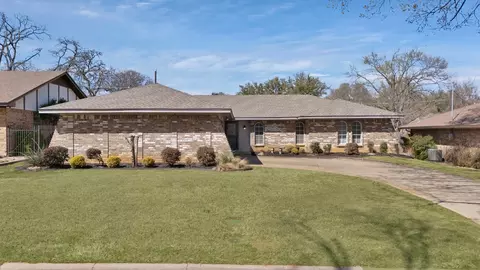 4715 Oak Valley Dr, Arlington, TX 76016