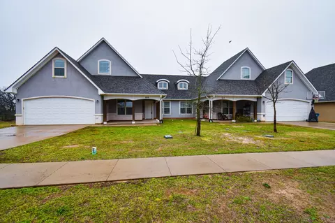 609613617621 3rd St, Bullard, TX 75757