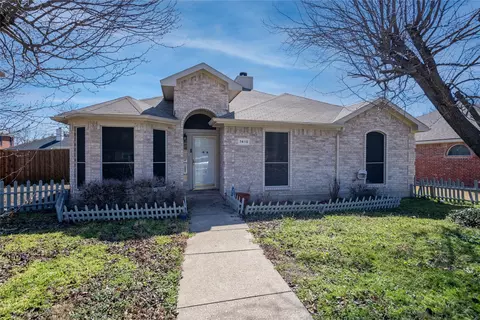 7410 Airline Dr, Rowlett, TX 75089