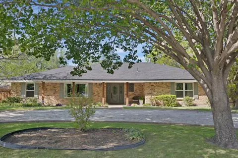 7301 Chapman Dr, North Richland Hills, TX 76182
