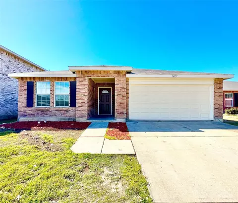 16717 Woodside Dr, Justin, TX 76247
