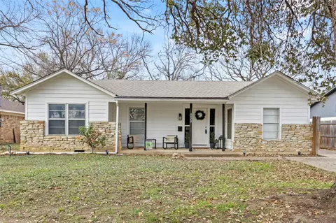 4820 White Oak Ln, River Oaks, TX 76114