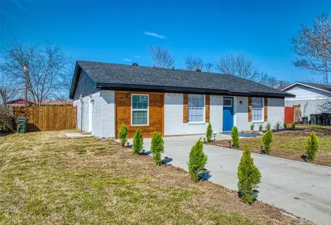 210 W Andrew Dr, Mabank, TX 75147