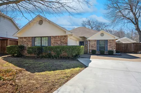 2204 Empery Ct, Arlington, TX 76017