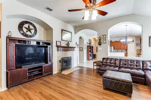 3952 Sunnygate Dr, Roanoke, TX 76262