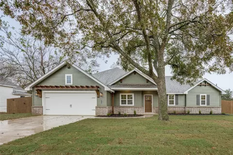 414 Water St, Whitesboro, TX 76273