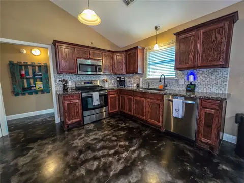 Kitchen - 189 Betty Rd, Many, LA 71449 photo 1 of 3