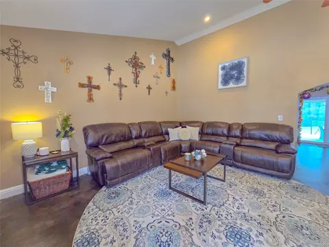 Living - 189 Betty Rd, Many, LA 71449 photo 1 of 1
