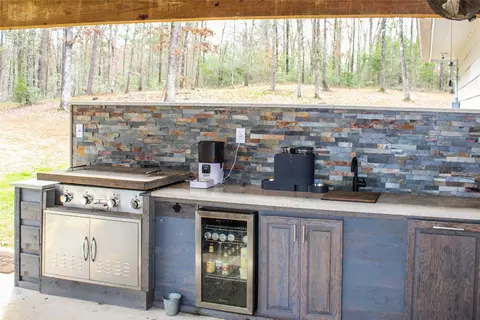 Kitchen - 189 Betty Rd, Many, LA 71449 photo 2 of 3