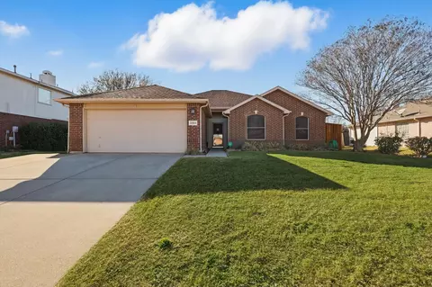 3303 Syracuse Dr, Corinth, TX 76210