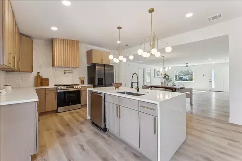 214 Charles Dr, Irving, TX 75060