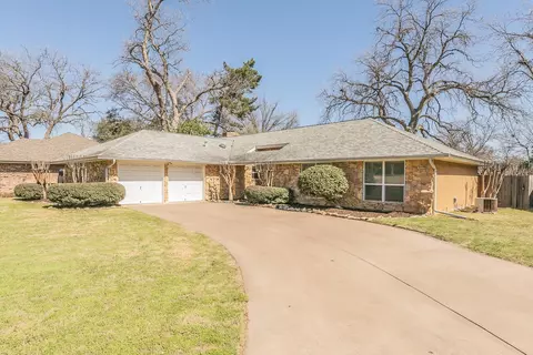 2109 Creekside Ct, Arlington, TX 76013