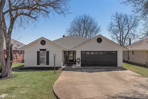 209 S Parkridge Dr, Benton, LA 71006