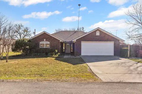 702 N Poplar St, Leonard, TX 75452