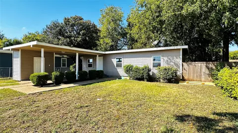 3151 E Ledbetter Dr, Dallas, TX 75216