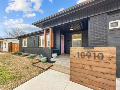 10910 Park Oak Cir, Dallas, TX 75228