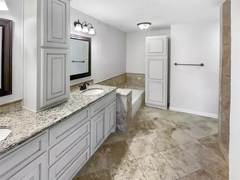 Bath - 2505 Baze Rd, Euless, TX 76039 photo 2 of 4
