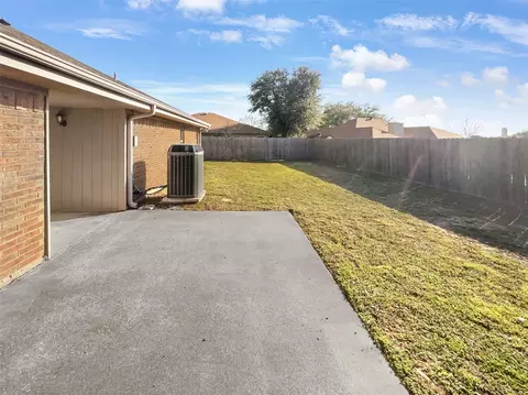 Exterior - 2505 Baze Rd, Euless, TX 76039 photo 3 of 6