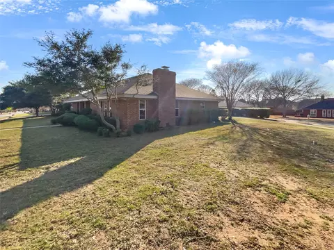 Exterior - 2505 Baze Rd, Euless, TX 76039 photo 5 of 6