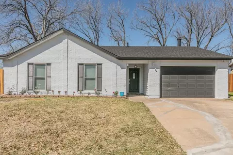 823 Sandalwood Ln, Arlington, TX 76017