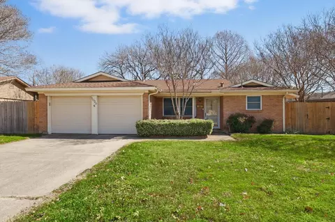 1020 Billie Ruth Ln, Hurst, TX 76053