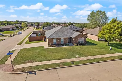 1302 Yukon Dr, Midlothian, TX 76065