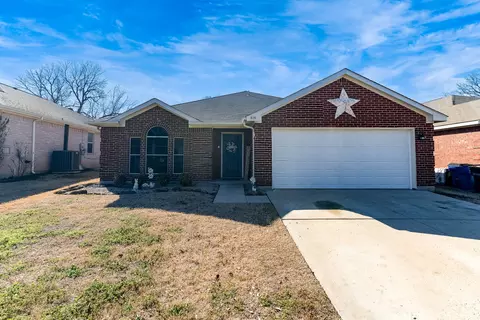 414 Hollyberry Dr, Mansfield, TX 76063