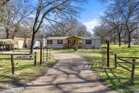 909 Fawn Dr, Granbury, TX 76049