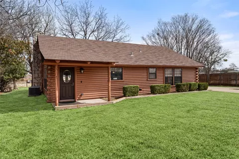 635 E Bridge St, Granbury, TX 76048