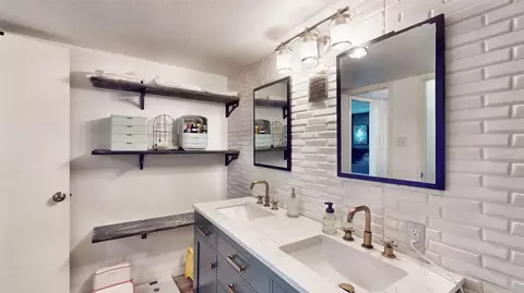 Bath - 1613 Willow Ln, Euless, TX 76039 photo 3 of 4