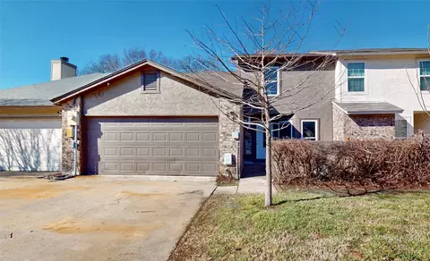 1613 Willow Ln, Euless, TX 76039