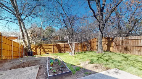 Exterior - 1613 Willow Ln, Euless, TX 76039 photo 3 of 4