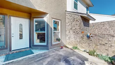 Exterior - 1613 Willow Ln, Euless, TX 76039 photo 2 of 4