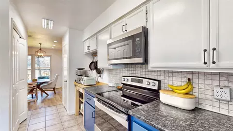 Kitchen - 1613 Willow Ln, Euless, TX 76039 photo 3 of 4