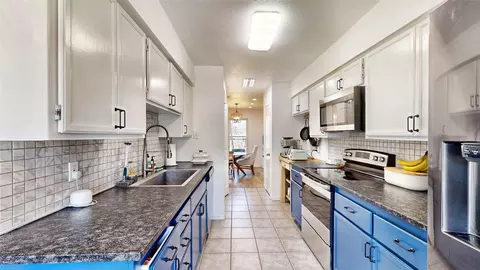 Kitchen - 1613 Willow Ln, Euless, TX 76039 photo 1 of 4