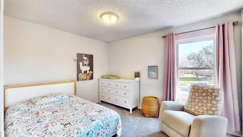 Bedroom - 1613 Willow Ln, Euless, TX 76039 photo 4 of 6