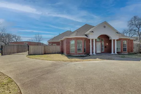 840 W Pioneer Dr, Irving, TX 75061