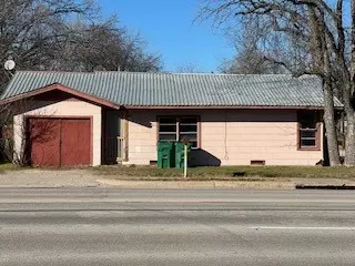 502 W Belknap St, Jacksboro, TX 76458