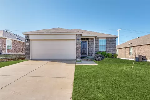 1416 Waggoner Dr, Aubrey, TX 76227