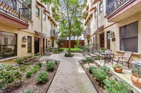 1016 Pavillion St, Dallas, TX 75204